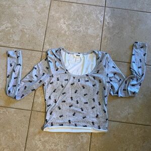 Link Gray Scoop Neck Long Sleeve Top with Black Skull Motif